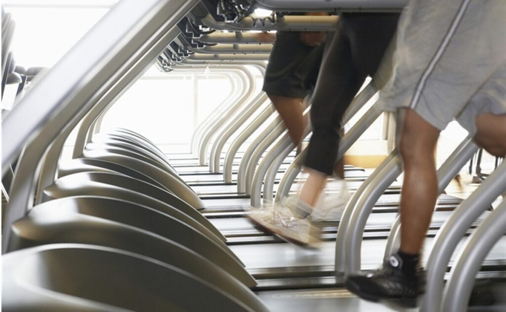 ウオーキングマシーンでトレーニング